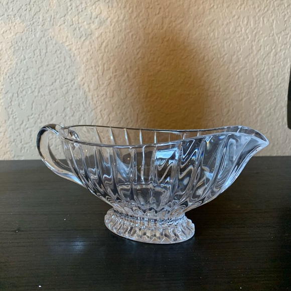 Beautiful crystal gravy / sauce dish - Picture 5 of 8